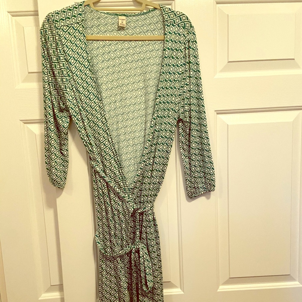 Old Navy wrap dress.  Like new condition!